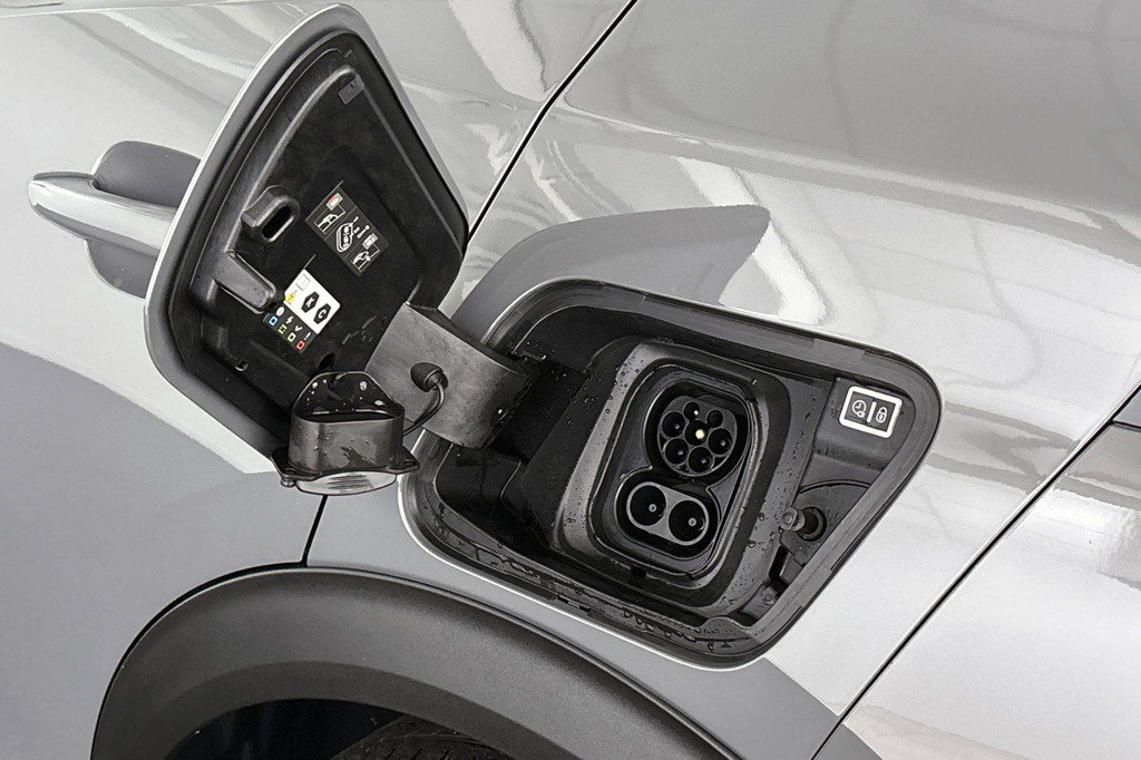 Peugeot e-2008 (HNP79V) met abonnement