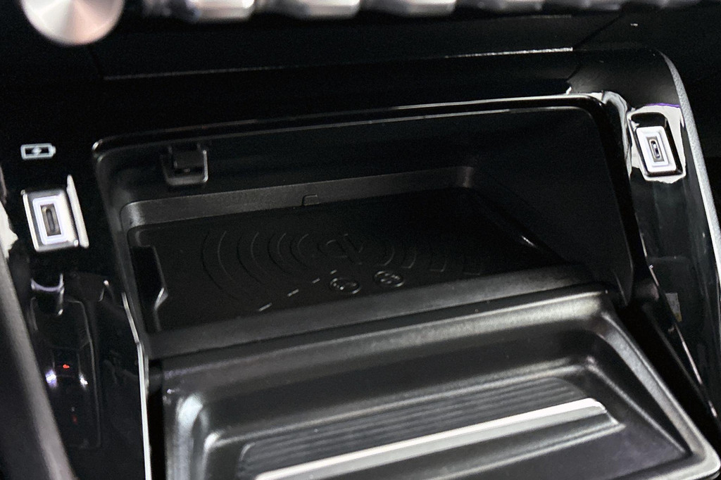 Peugeot e-2008 (HNP79V) met abonnement