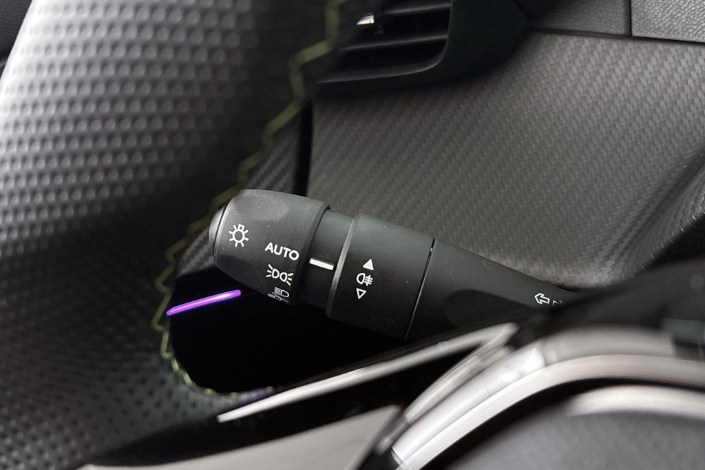 Peugeot e-2008 (HNP79V) met abonnement