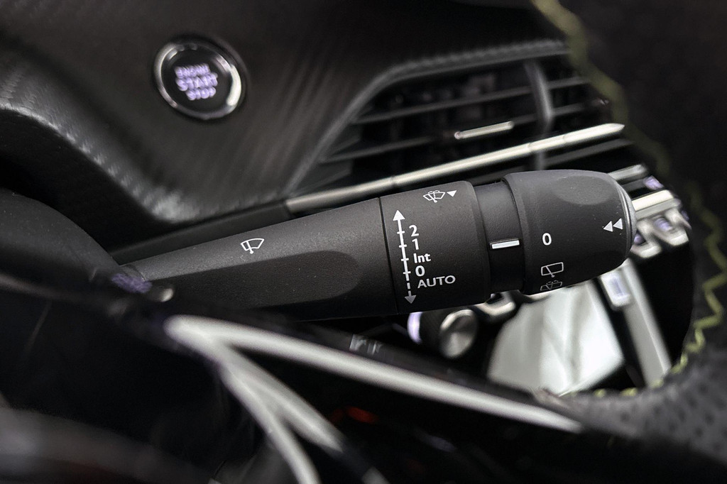 Peugeot e-2008 (HNP79V) met abonnement