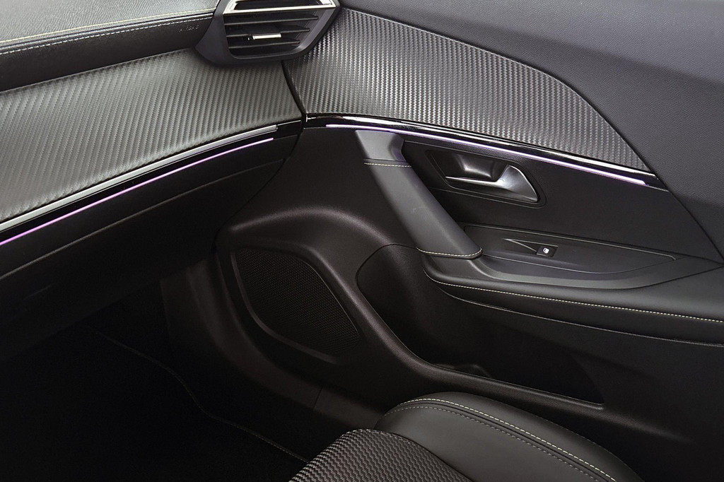 Peugeot e-2008 (HNP79V) met abonnement