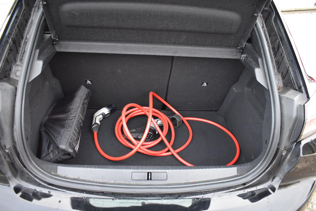 Peugeot e-208 (K644HF) met abonnement