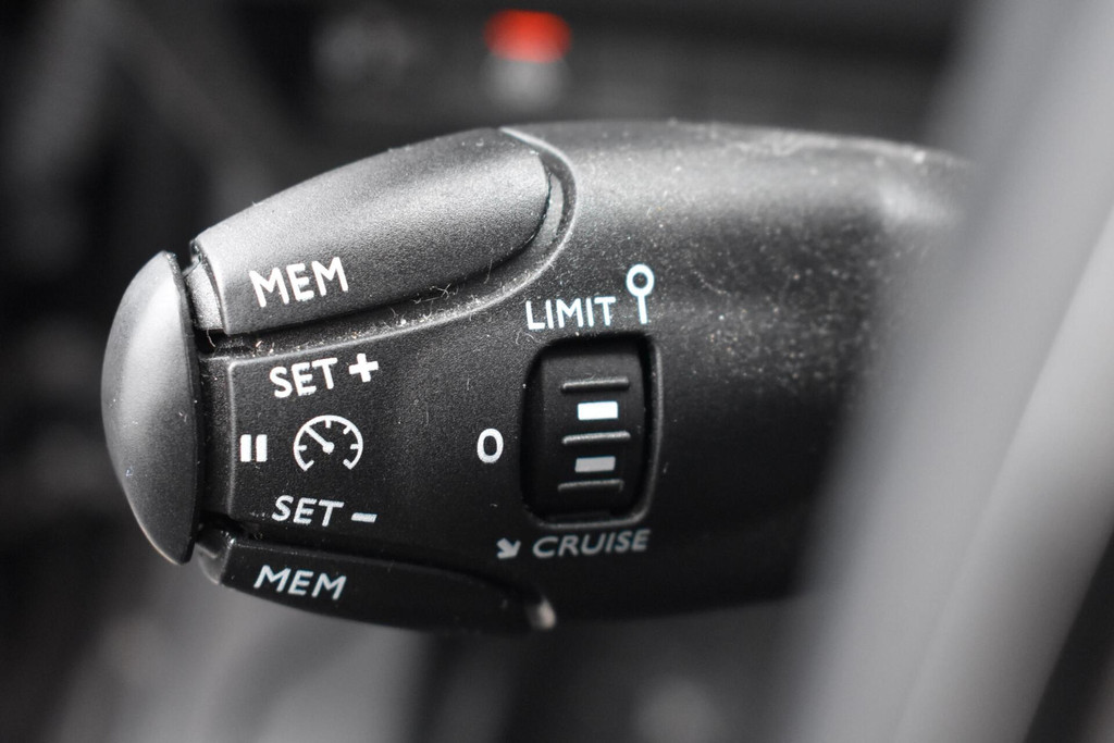 Peugeot e-208 (K644HF) met abonnement