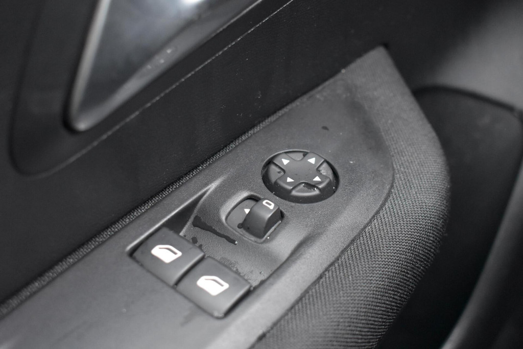 Peugeot e-208 (K644HF) met abonnement