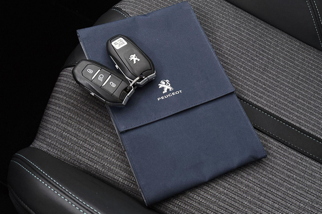 Peugeot 5008 (L759FR) met abonnement