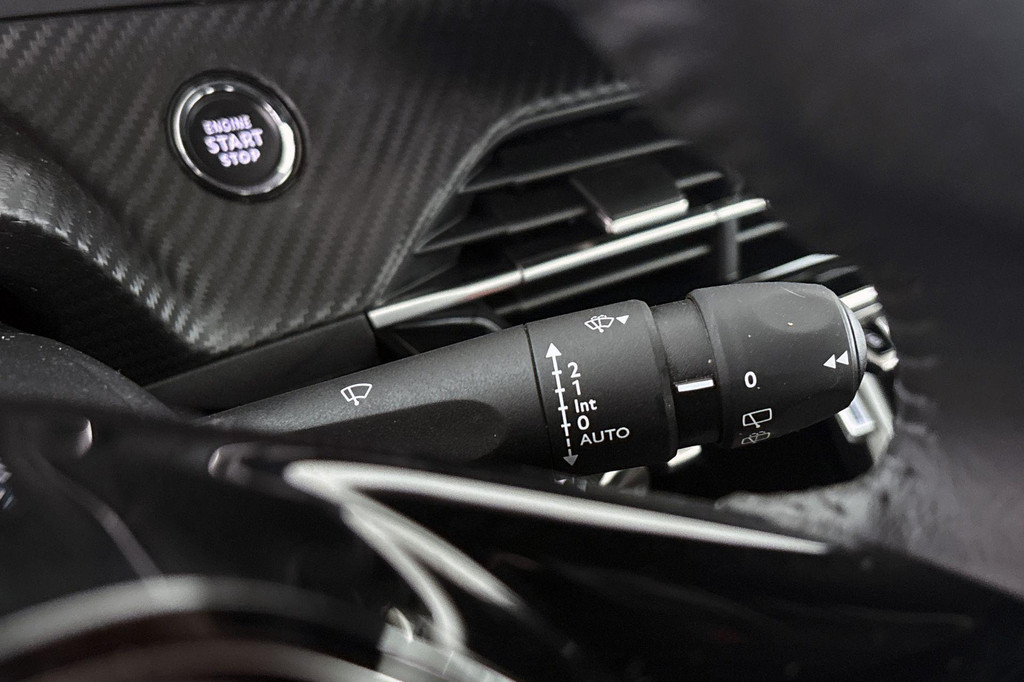 Peugeot e-2008 (X494RL) met abonnement