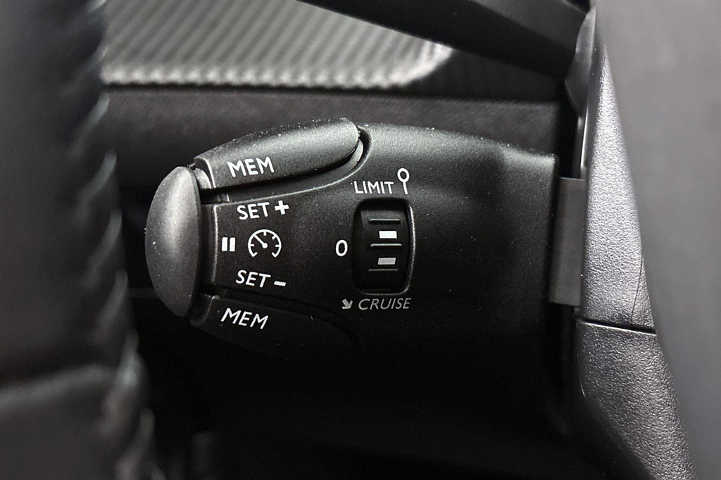 Peugeot e-2008 (X494RL) met abonnement