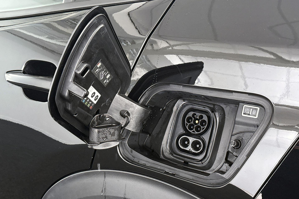 Peugeot e-2008 (X494RL) met abonnement