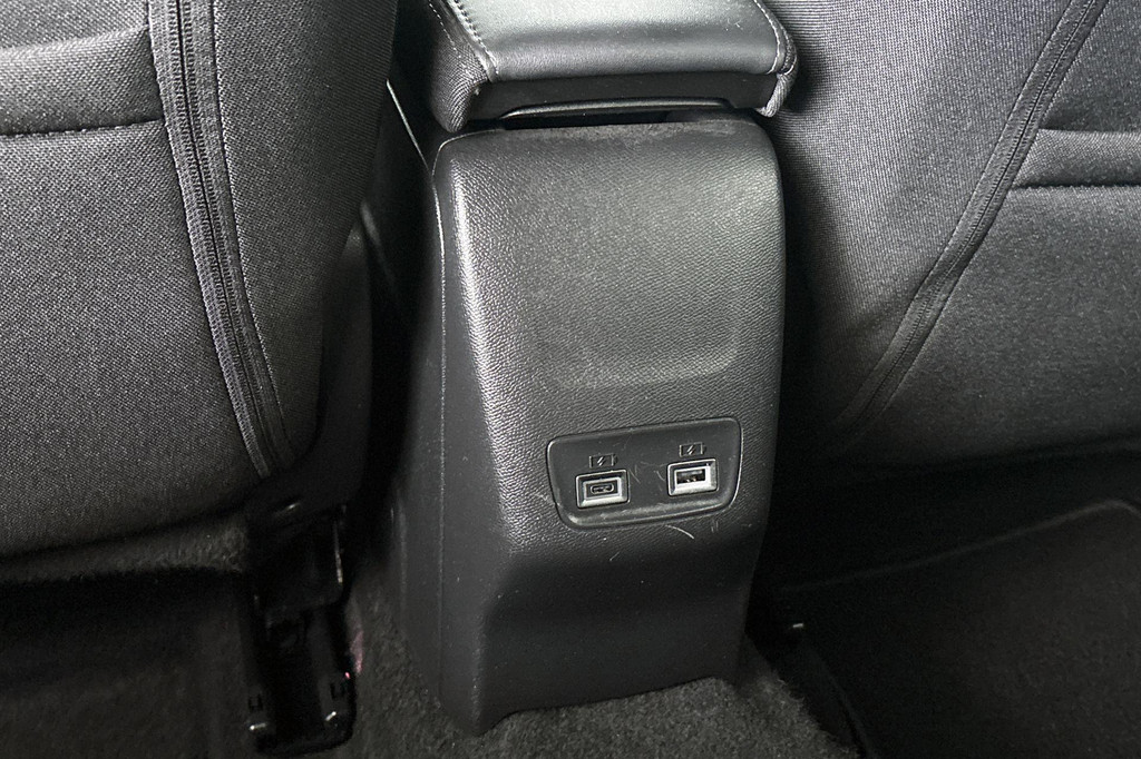 Peugeot e-2008 (X494RL) met abonnement