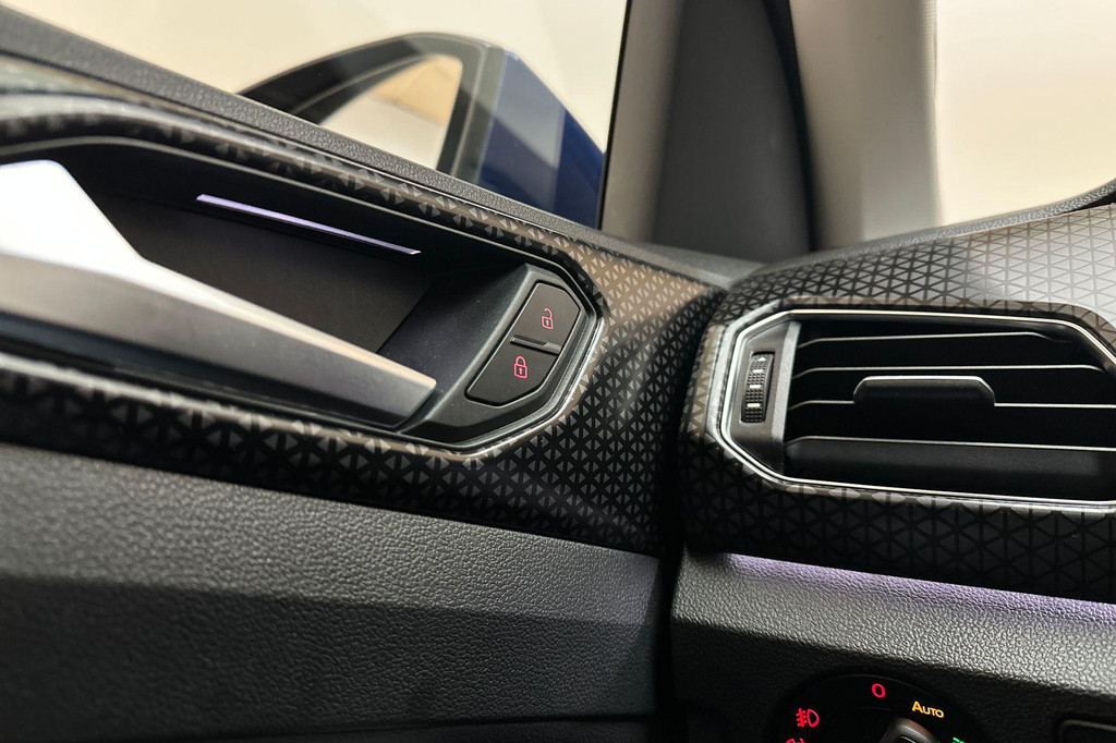 Volkswagen T-Cross (J187GP) met abonnement