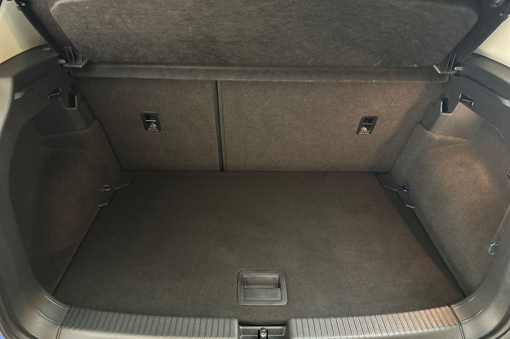 Volkswagen T-Cross (J187GP) met abonnement