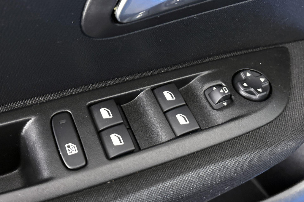 Peugeot e-208 (T386JN) met abonnement