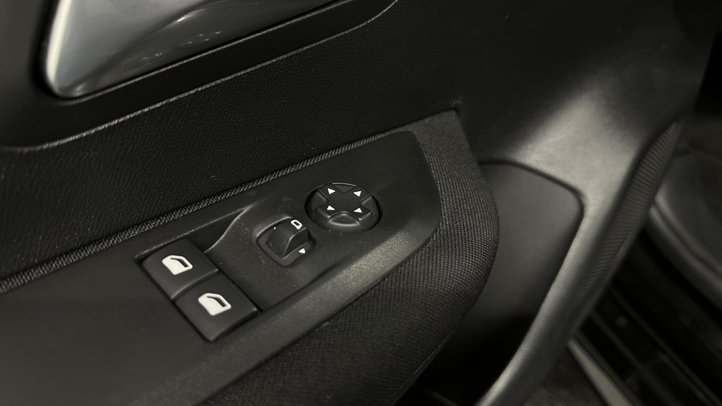 Peugeot e-208 (K619HF) met abonnement