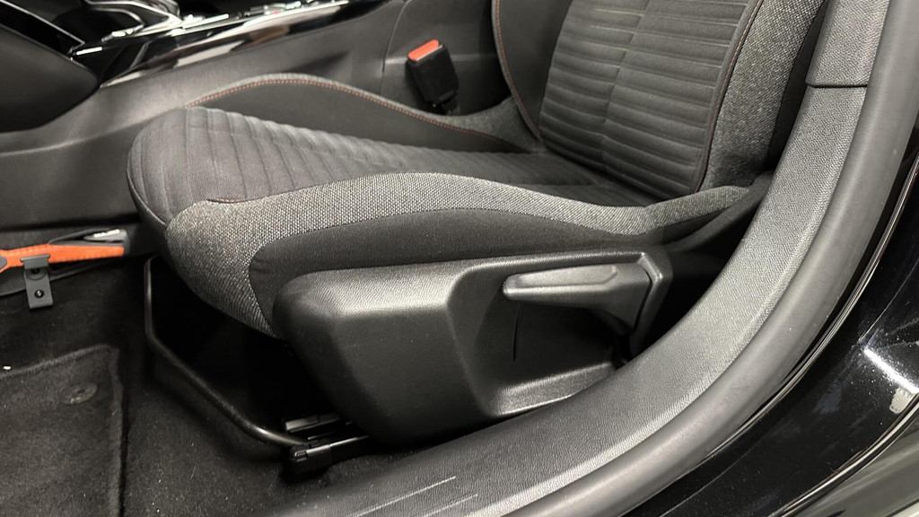 Peugeot e-208 (K619HF) met abonnement