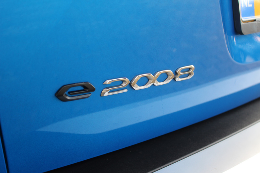 Peugeot e-2008 (N900KK) met abonnement