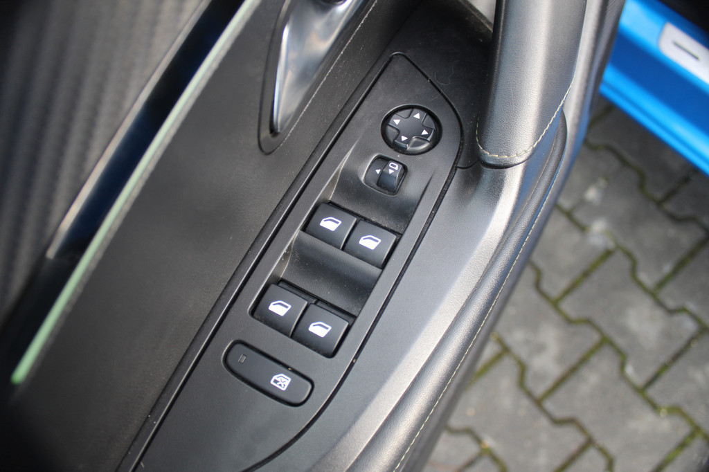 Peugeot e-2008 (N900KK) met abonnement