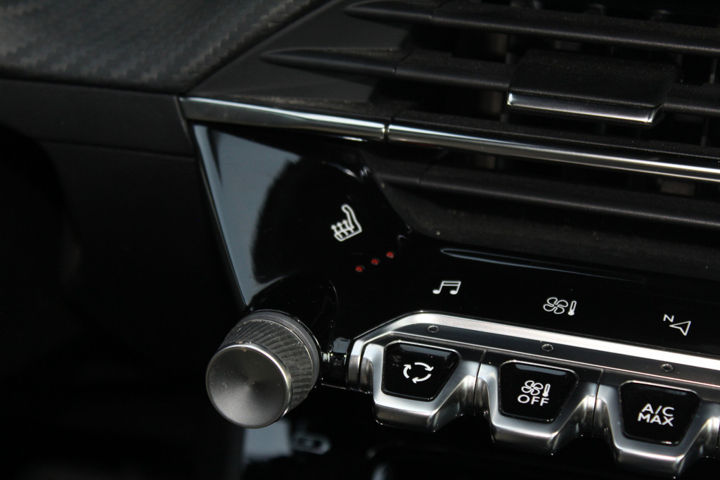 Peugeot e-2008 (N900KK) met abonnement