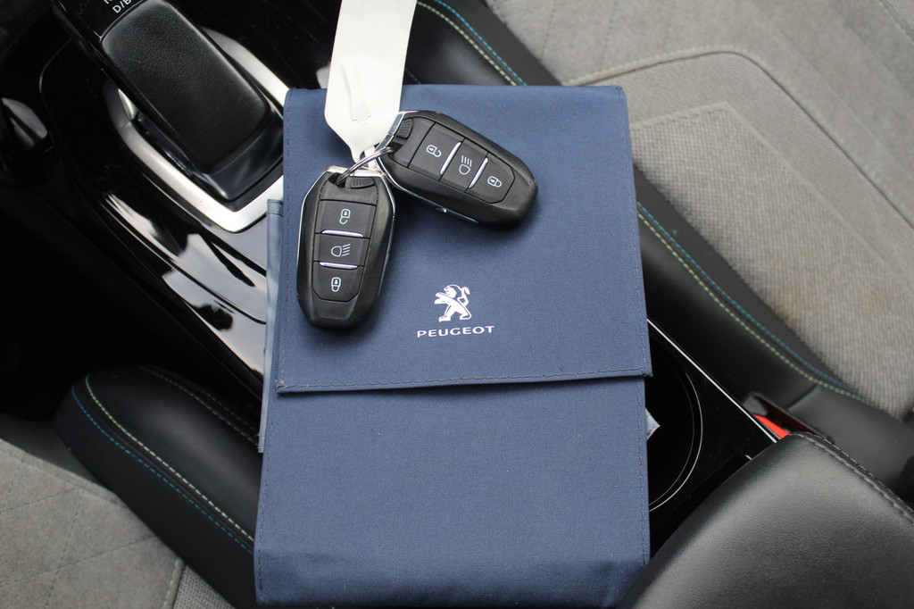 Peugeot e-2008 (N900KK) met abonnement