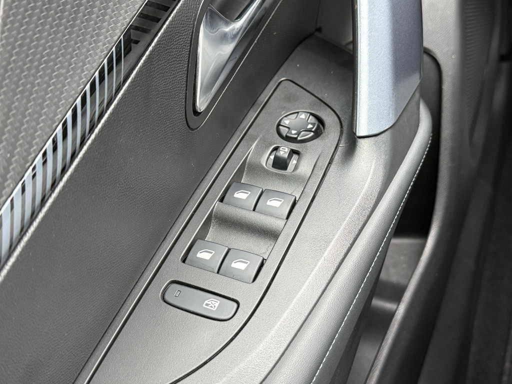 Peugeot 2008 (J362SP) met abonnement