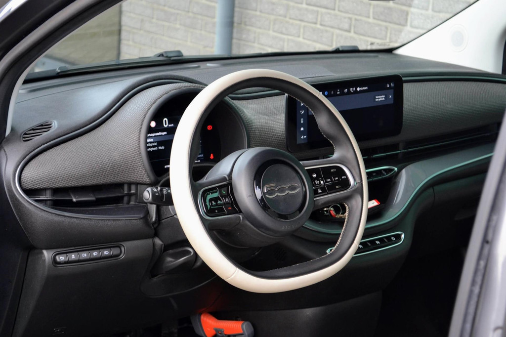 Fiat 500C (N893XD) met abonnement