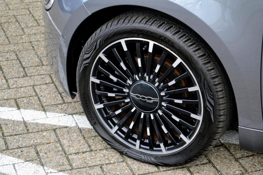 Fiat 500C (N893XD) met abonnement