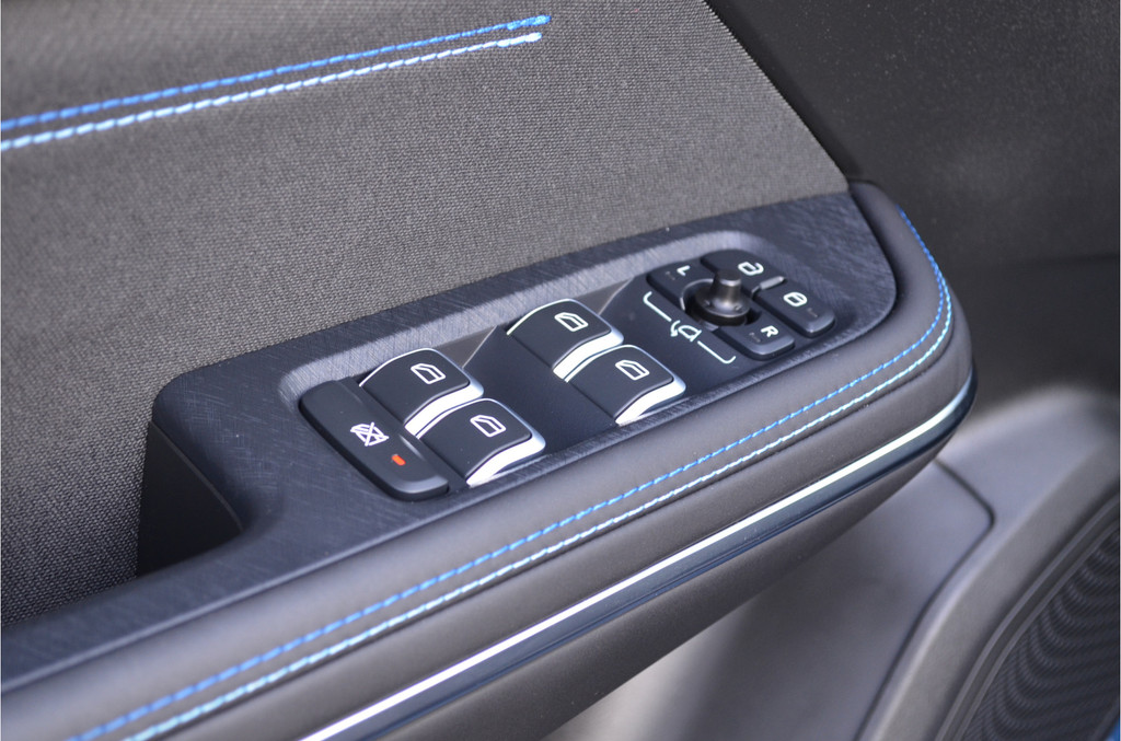 Lynk & Co 01 (S790ZZ) met abonnement