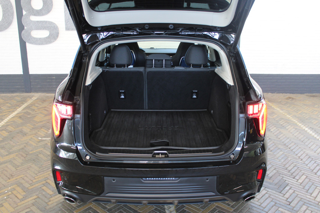 Lynk & Co 01 (Z601DK) met abonnement