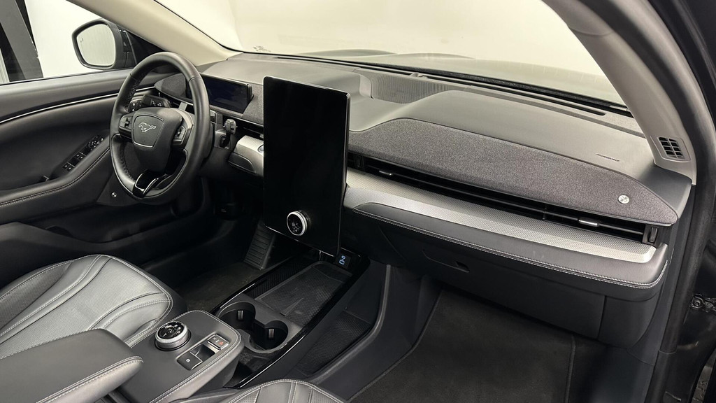 Ford Mustang Mach-E (R990ZR) met abonnement