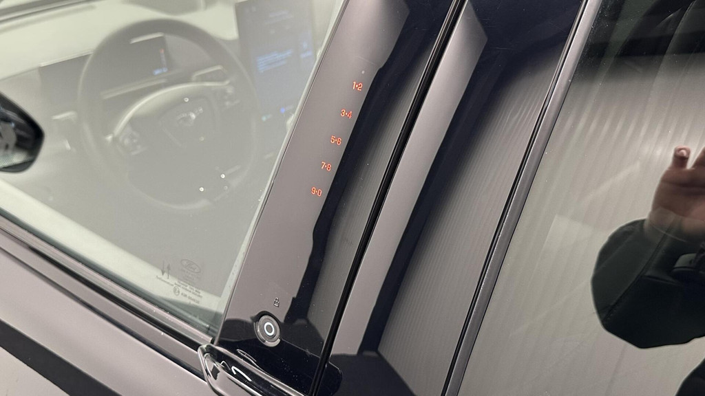 Ford Mustang Mach-E (R990ZR) met abonnement