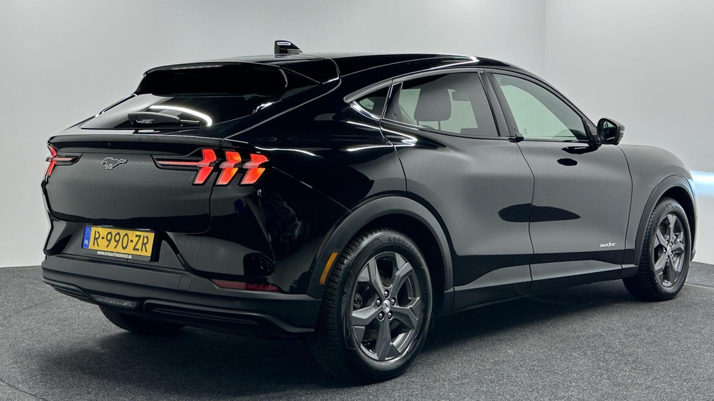 Ford Mustang Mach-E (R990ZR) met abonnement