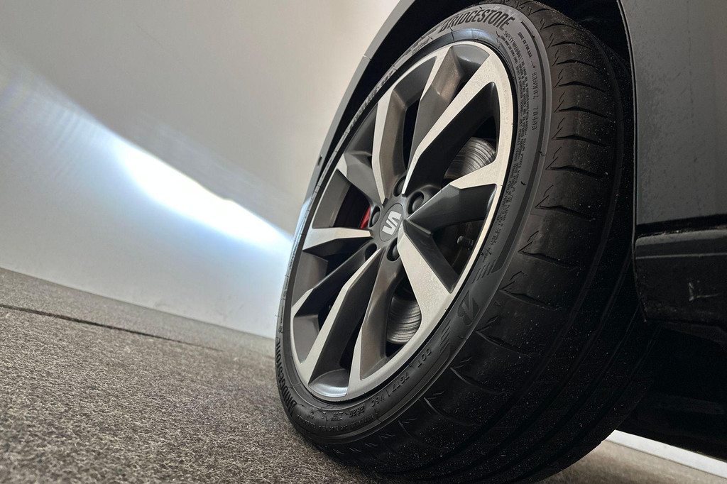 Seat Leon (JVH77J) met abonnement