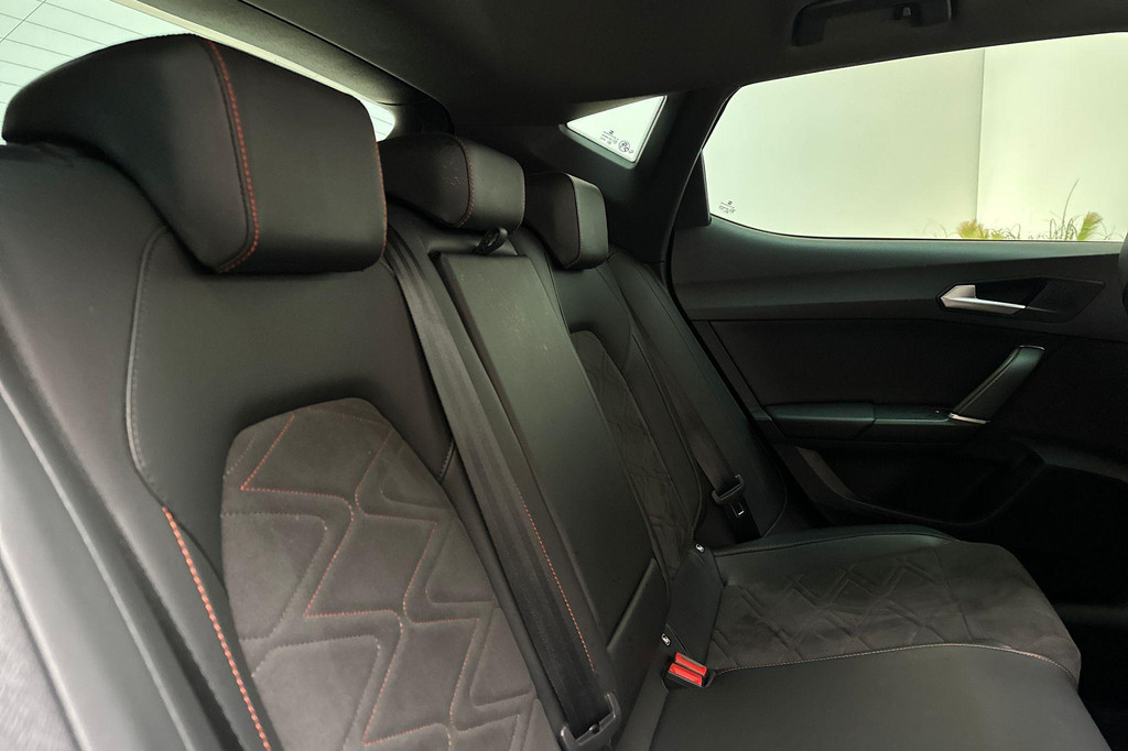 Seat Leon (JVH77J) met abonnement