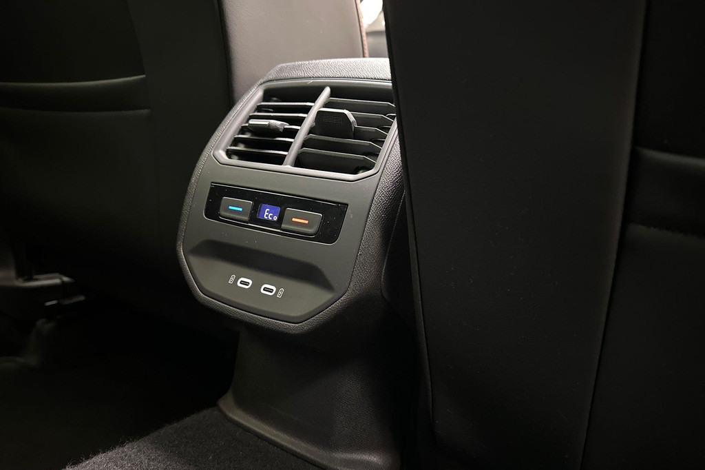 Seat Leon (JVH77J) met abonnement