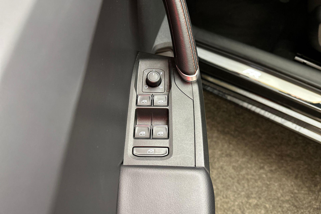 Seat Leon (JVH77J) met abonnement