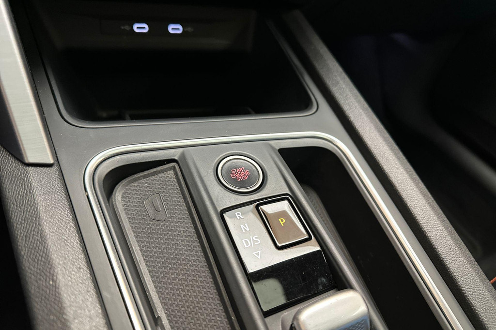 Seat Leon (JVH77J) met abonnement