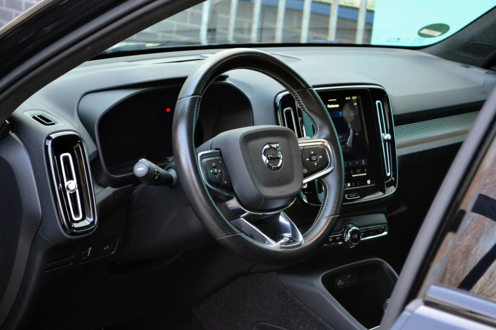 Volvo XC40 (J113ZG) met abonnement