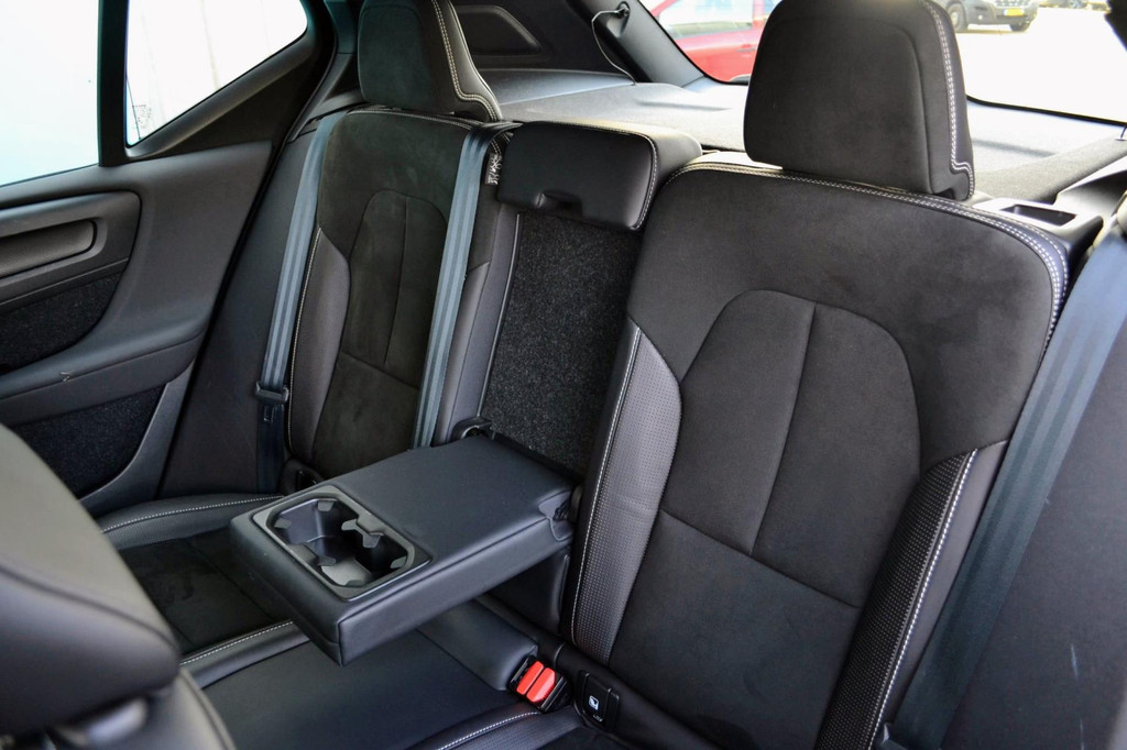 Volvo XC40 (J113ZG) met abonnement