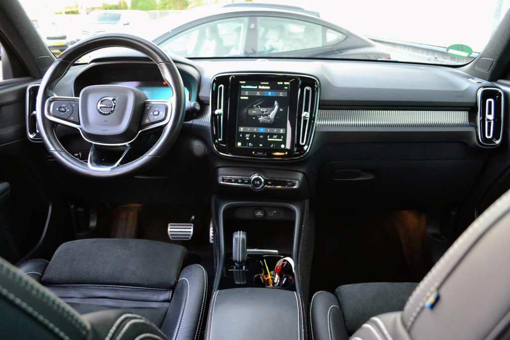 Volvo XC40 (J113ZG) met abonnement