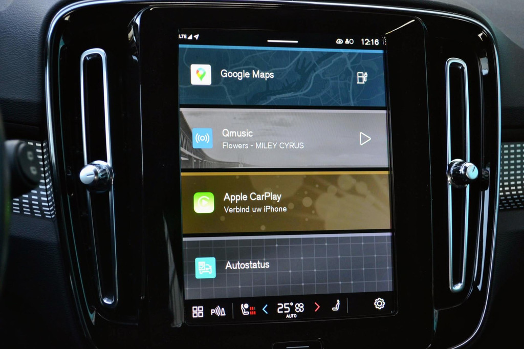 Volvo XC40 (J113ZG) met abonnement