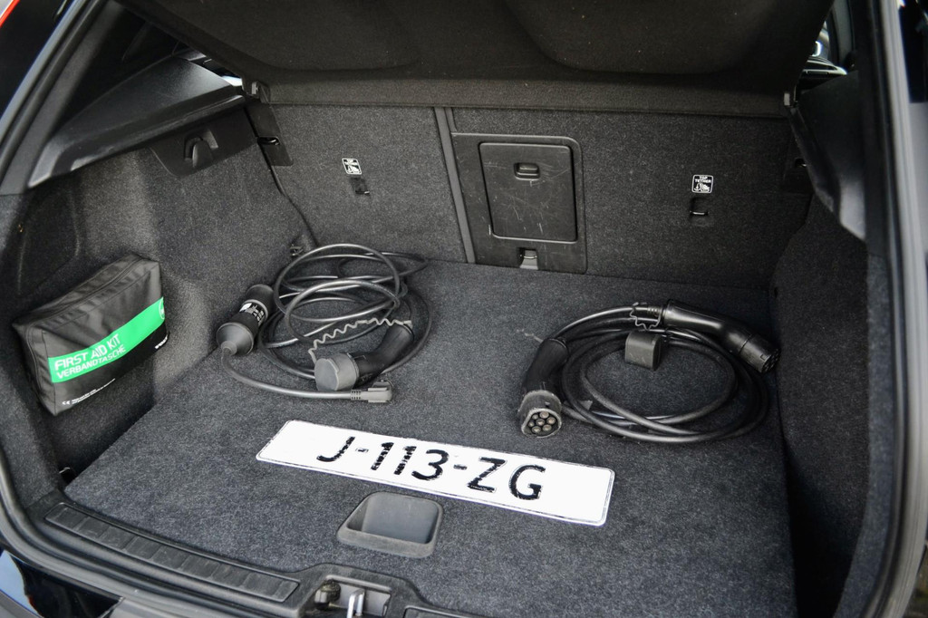 Volvo XC40 (J113ZG) met abonnement