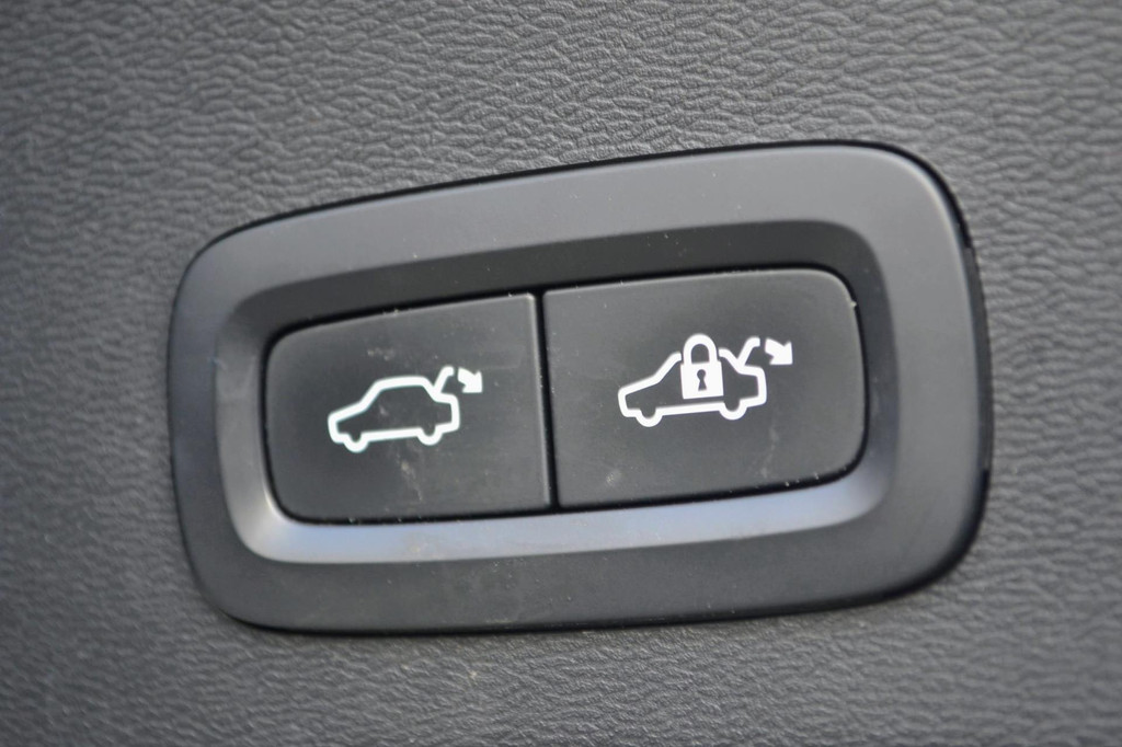 Volvo XC40 (J113ZG) met abonnement