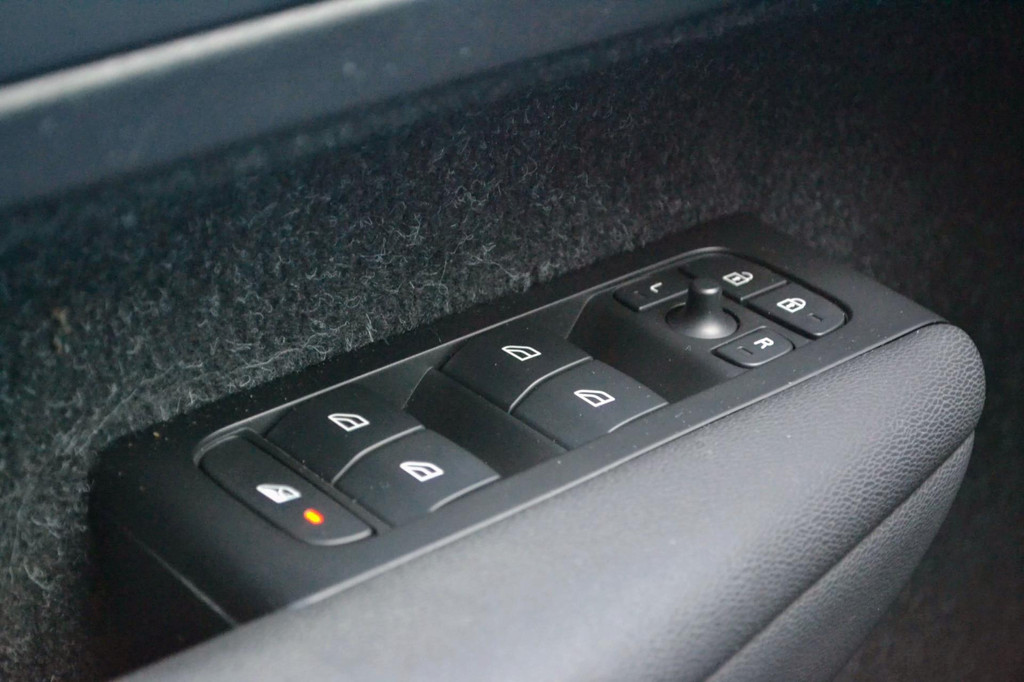 Volvo XC40 (J113ZG) met abonnement