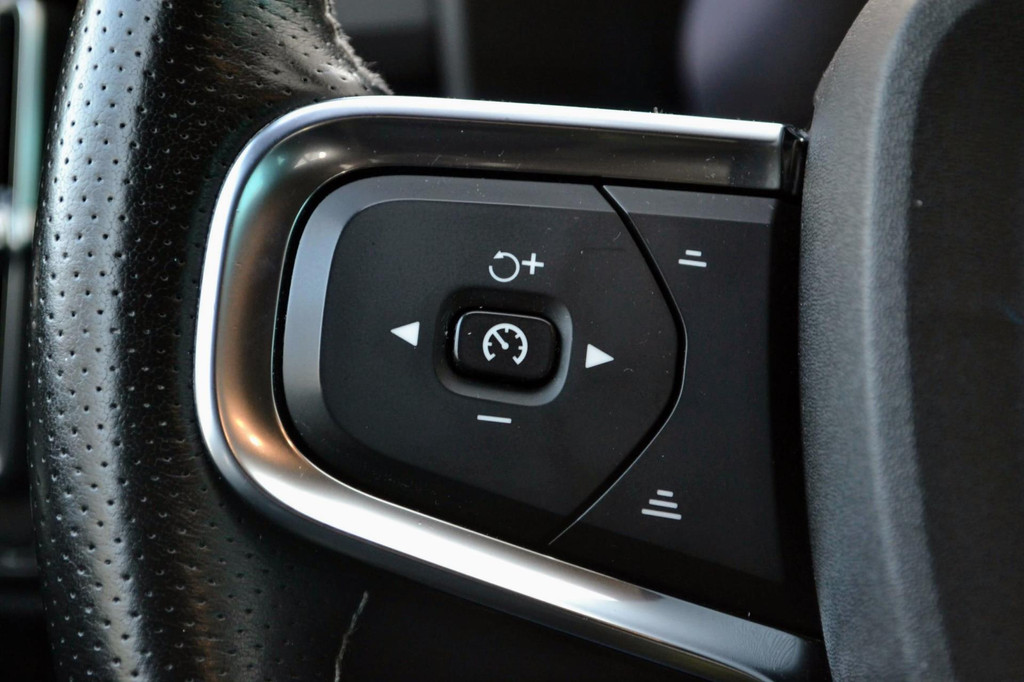 Volvo XC40 (J113ZG) met abonnement