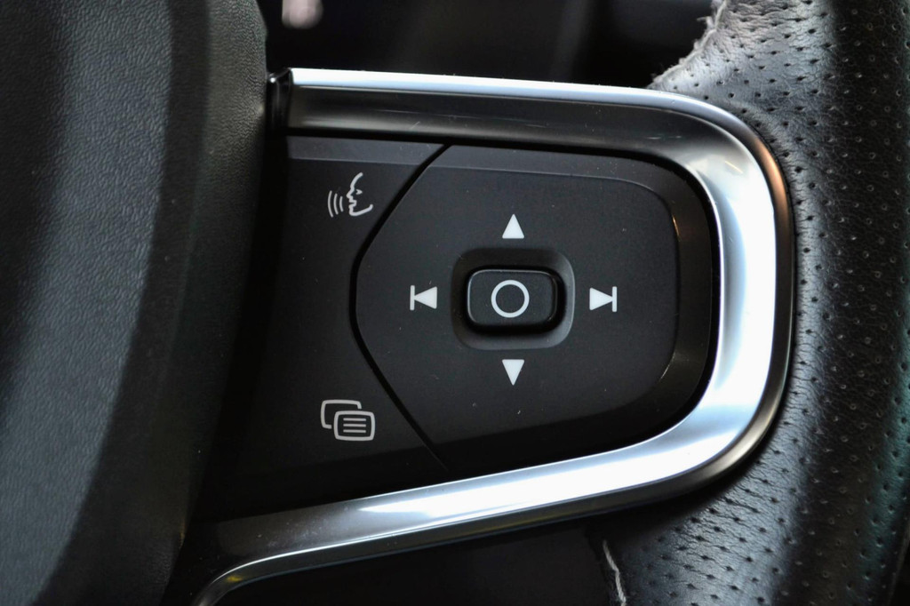 Volvo XC40 (J113ZG) met abonnement