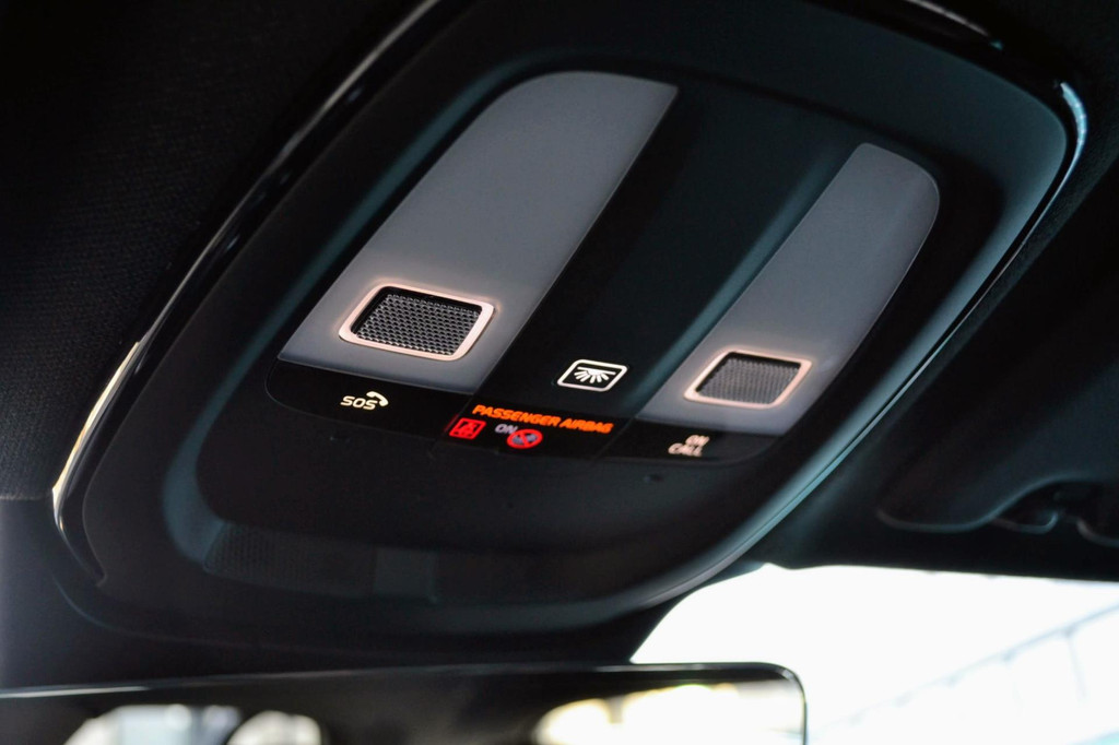 Volvo XC40 (J113ZG) met abonnement