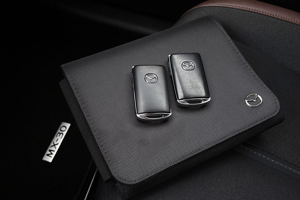 Mazda MX-30 (K061BD) met abonnement
