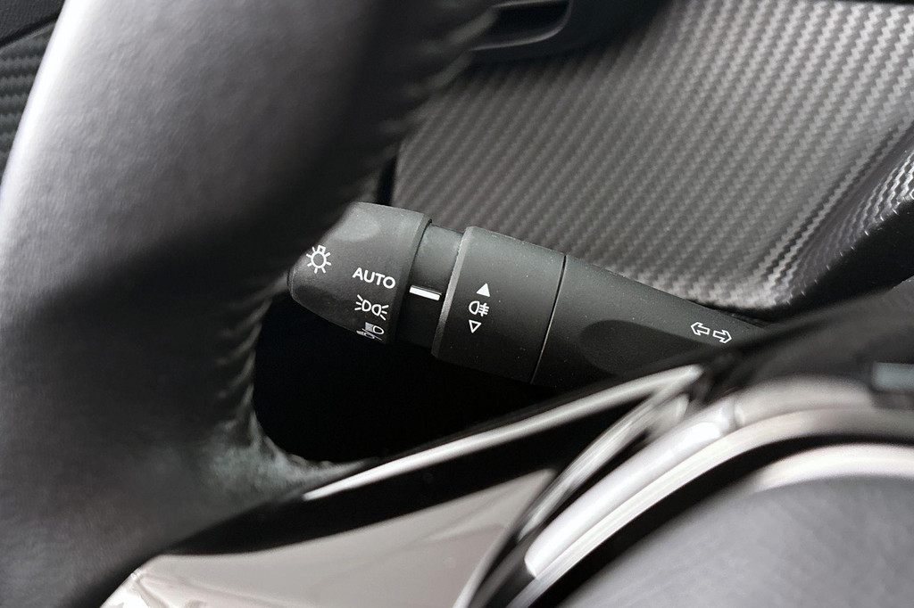 Peugeot e-208 (S493RD) met abonnement