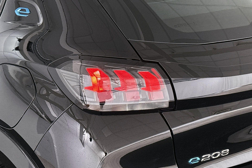 Peugeot e-208 (S493RD) met abonnement