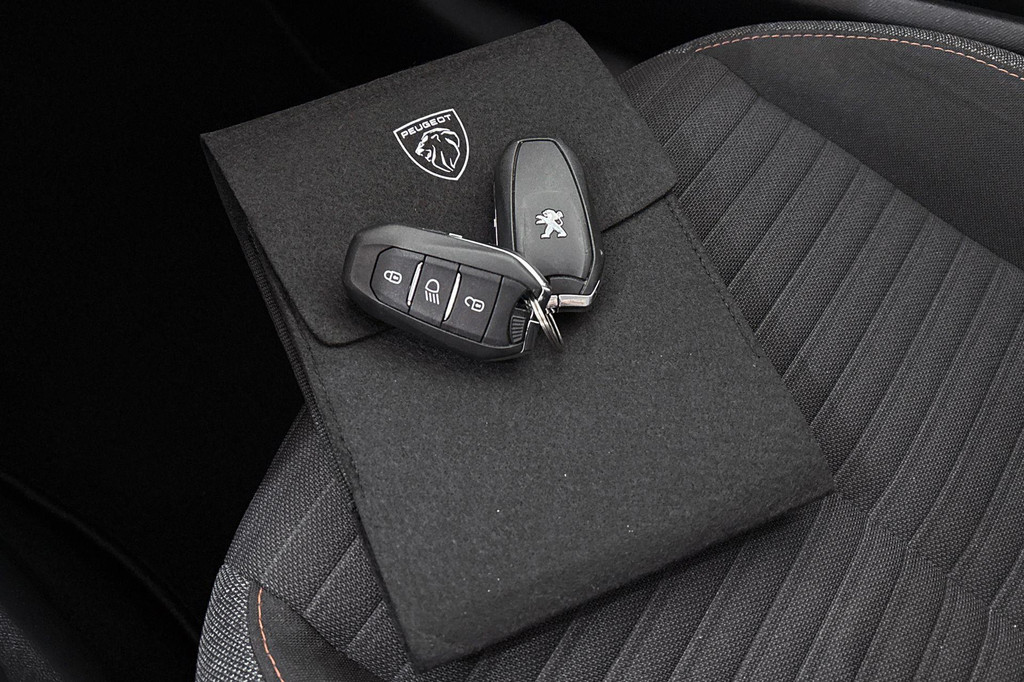 Peugeot e-208 (S493RD) met abonnement