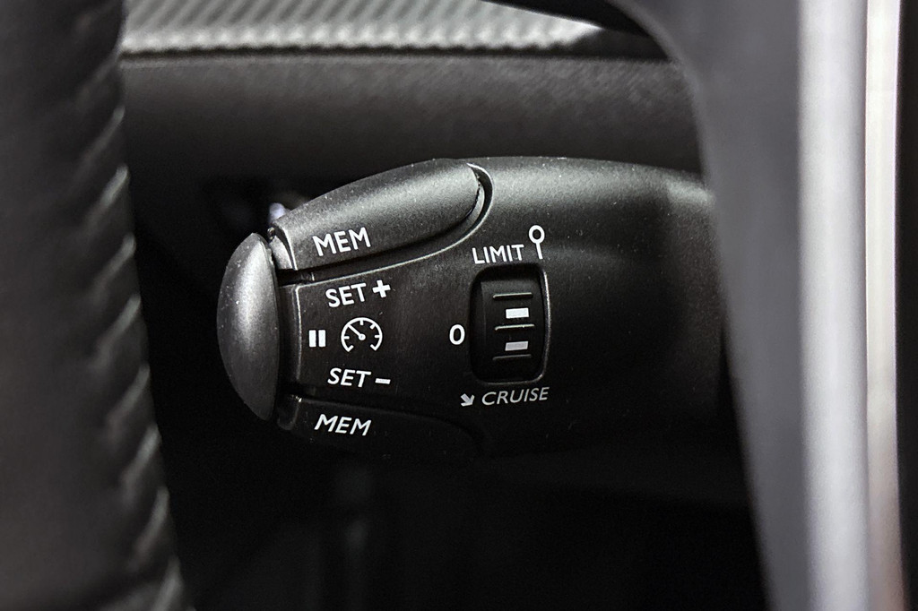 Peugeot e-208 (S493RD) met abonnement